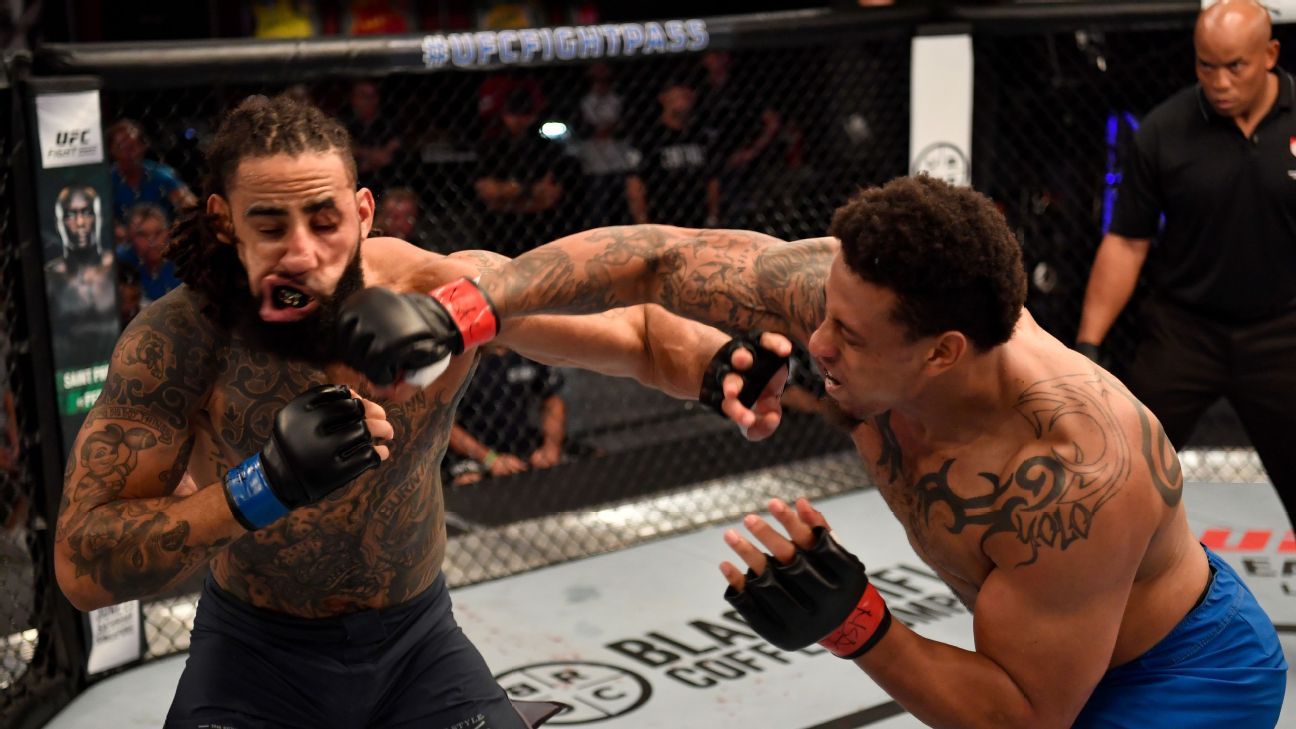 Greg Hardy se ganó un contrato con el UFC