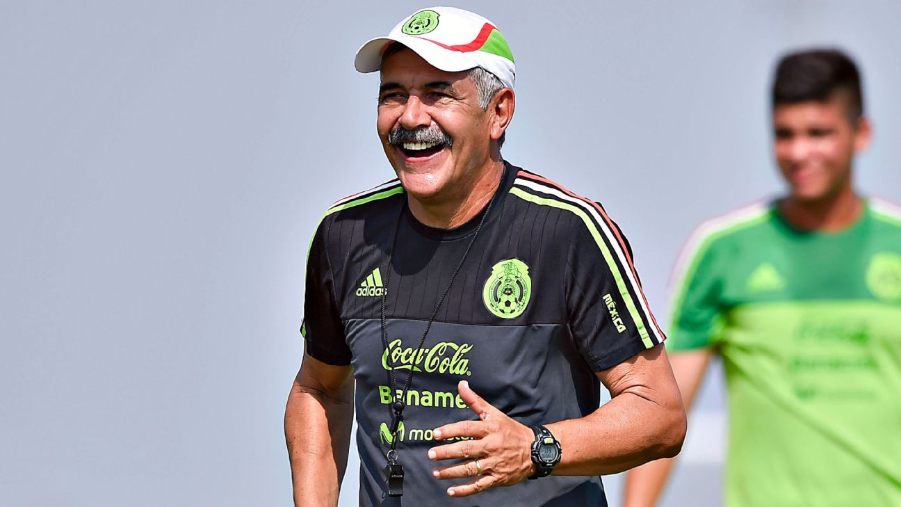 Colegas de 'Tuca' Ferretti realzan su consistencia y logros como DT