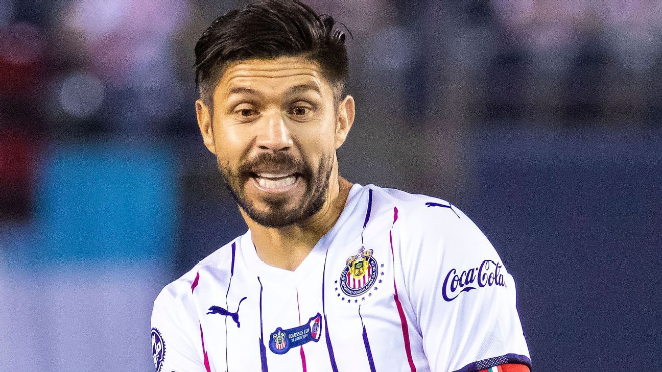 Oribe Peralta conformará grupo de capitanes en Chivas