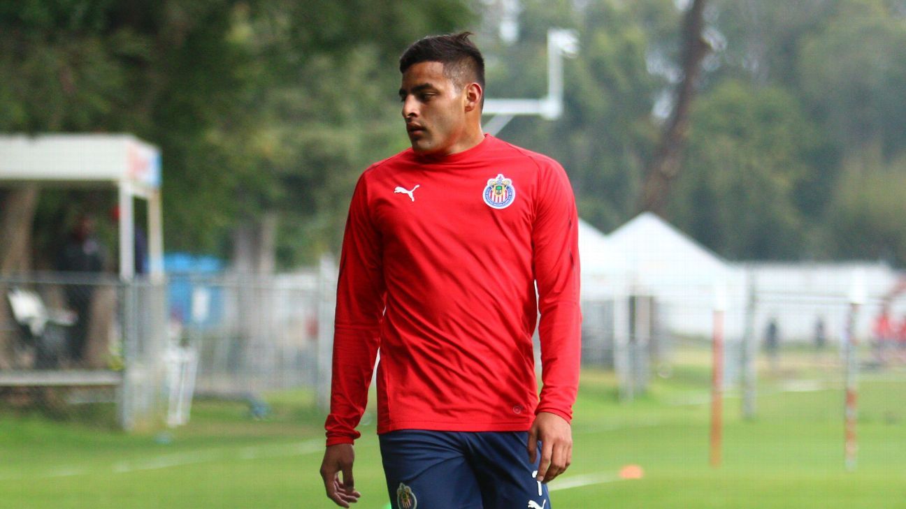 Chivas viajó a Chicago con la presencia de Alexis Vega