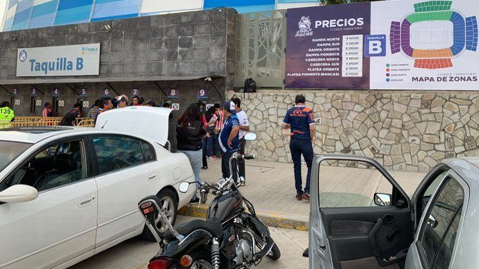 Reventa da boletos más baratos que en taquilla para el Puebla-Chivas
