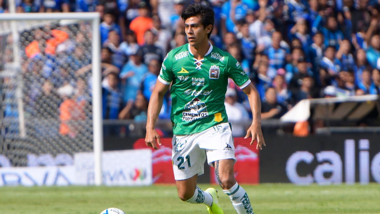 Macías y argentino Salas comparten liderato de goleo de la Liga MX