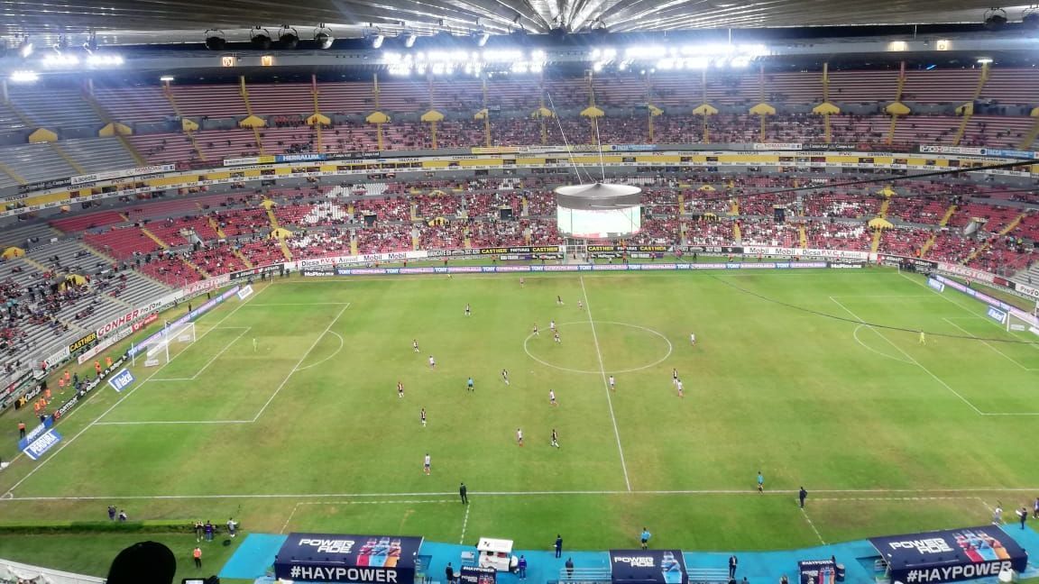 Eventos en el estadio Jalisco afectan el estado de la cancha
