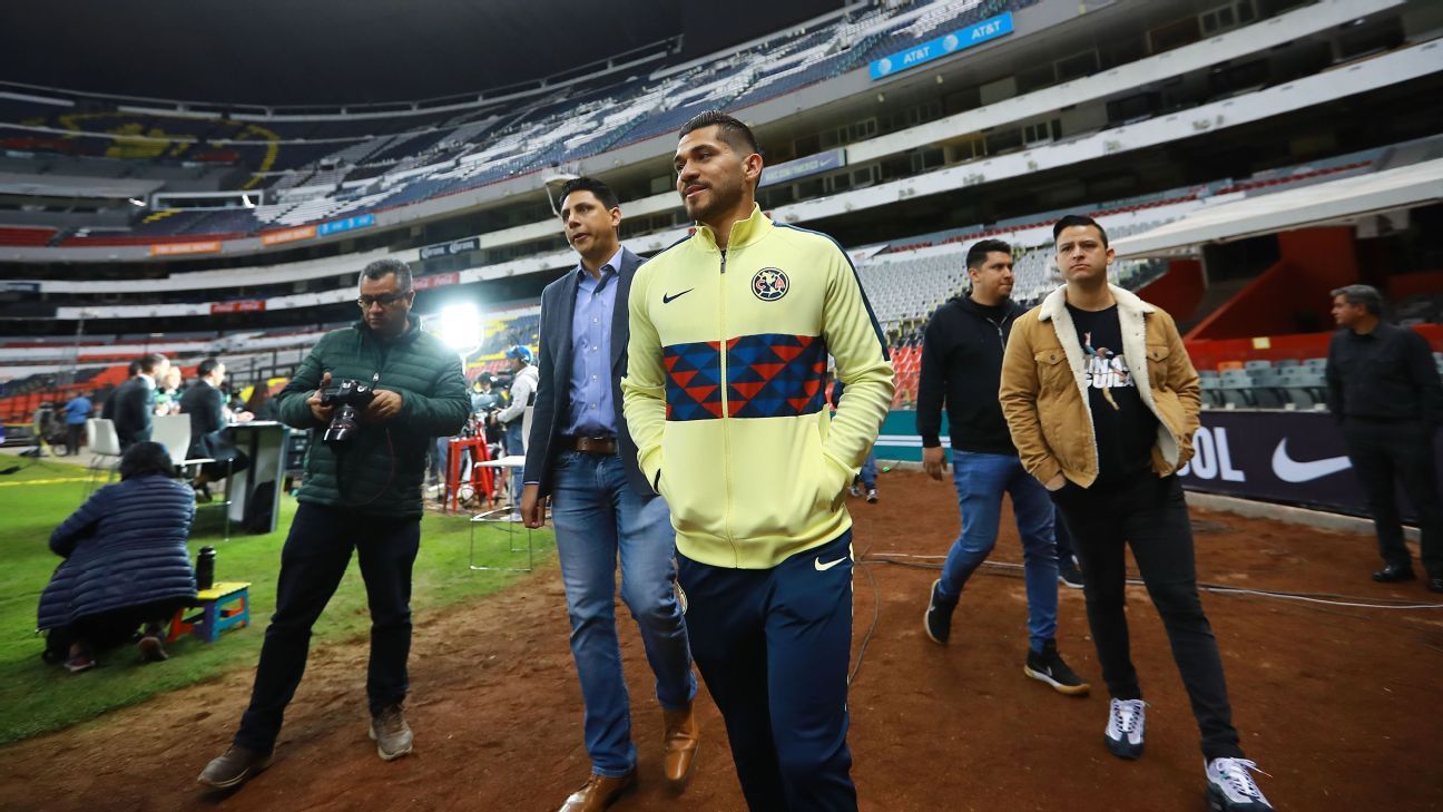 Henry Martín, orgulloso de tener en la banca a Nicolás Castillo