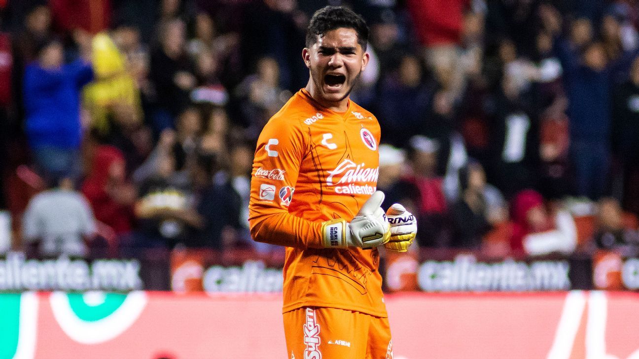 Higuera toma el lugar de Lajud como titular de Xolos en Liga MX