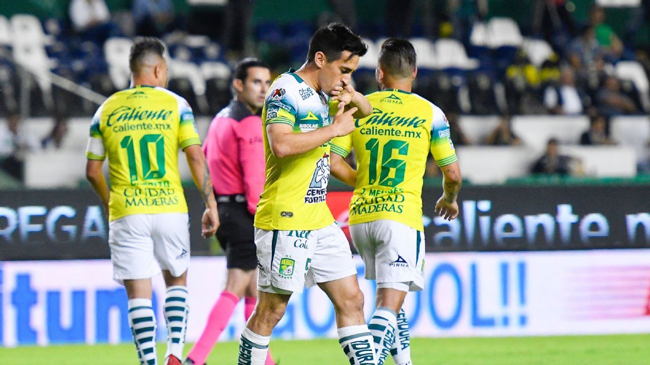 Navarro cree que los futbolistas deben aceptar riesgos y reanudar el torneo