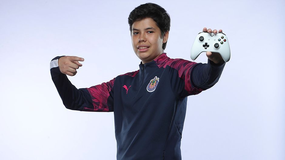 Entrenador de Chivas no ha definido a jugador titular de la eLiga MX
