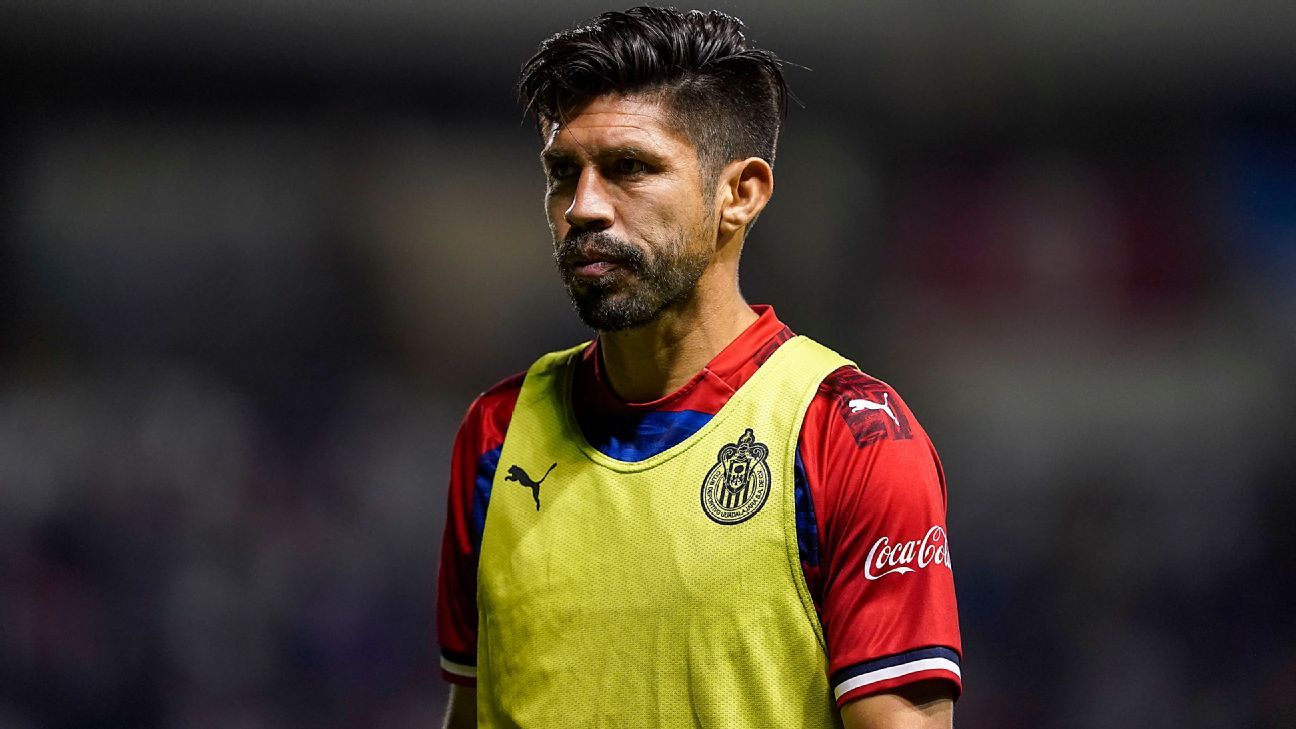 Piden en redes sociales el retiro de Oribe Peralta