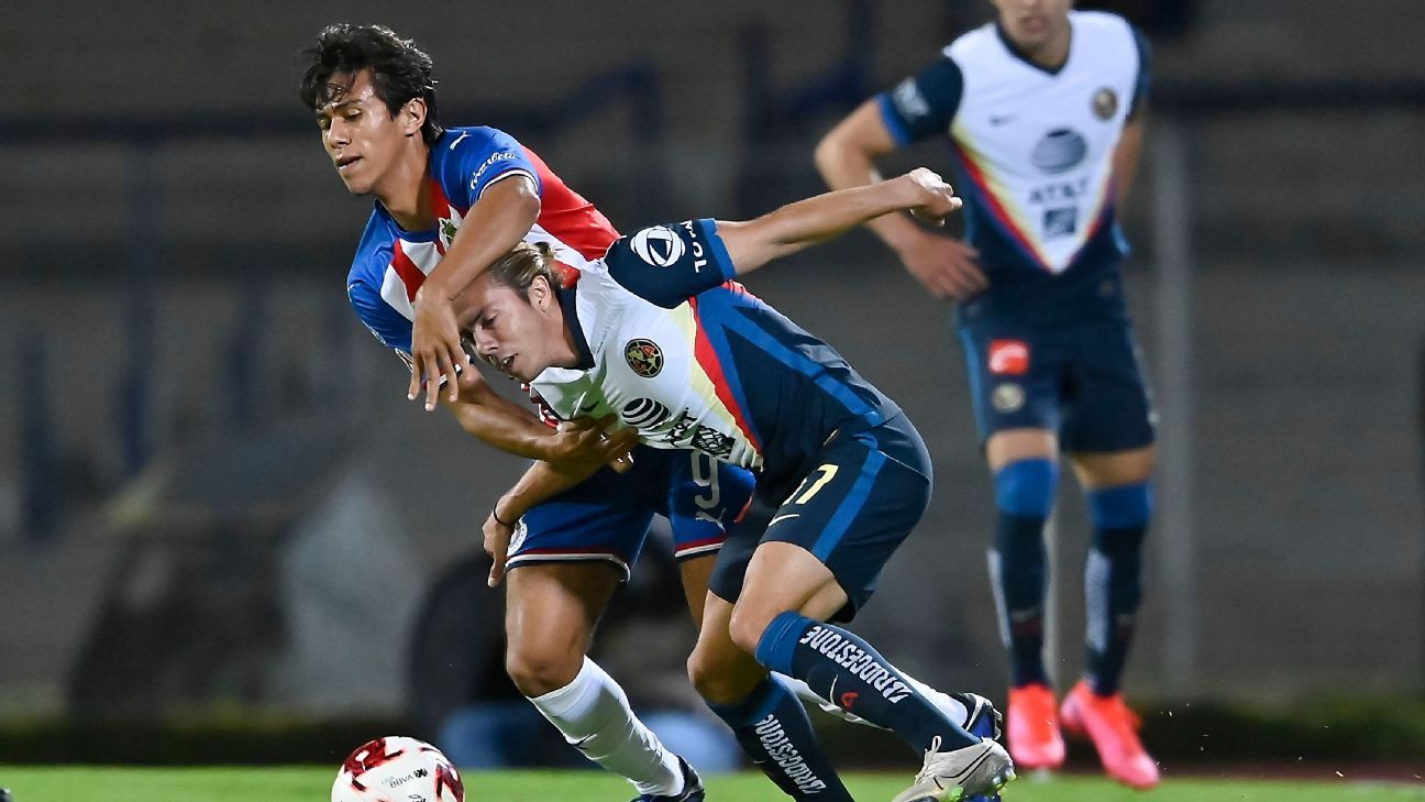 José Juan Macías injury ruled out, left as a precaution.