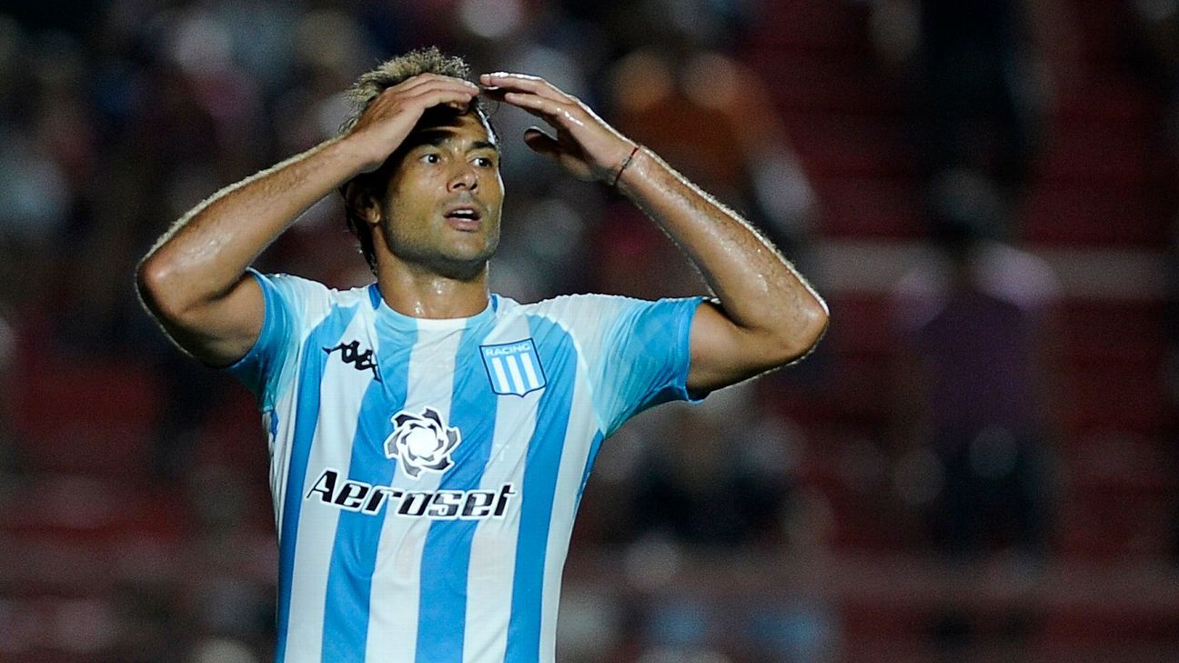 Darío Cvitanich se pierde el clásico para Racing: tiene COVID-19