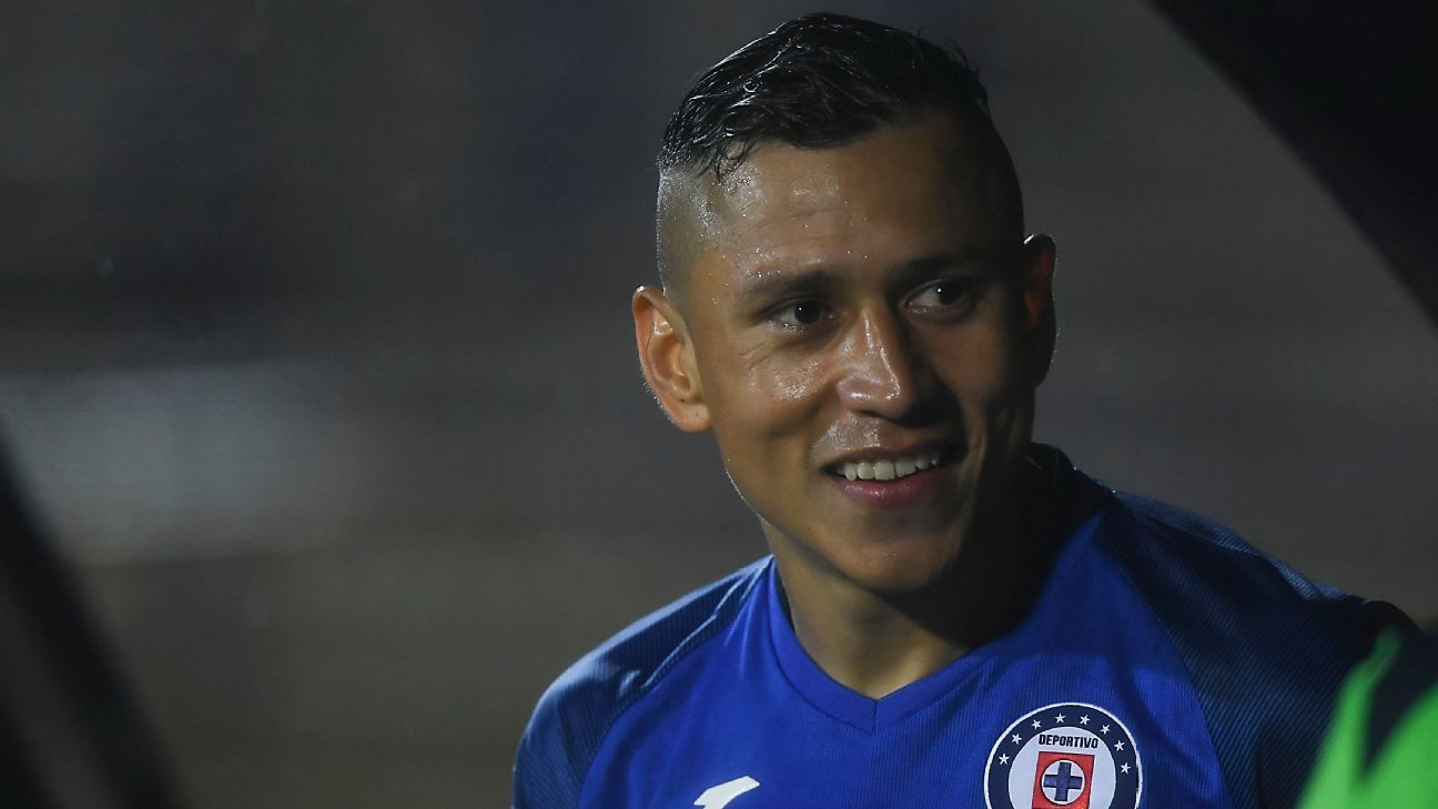 Cata' Domínguez y Roberto Alvarado regresan al cuadro titular de Cruz Azul