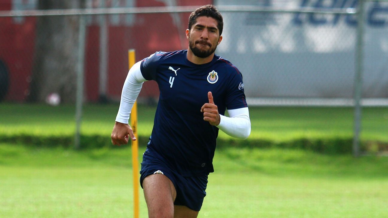 Pereira hizo esperar a Necaxa un mes esperando regresar a Chivas