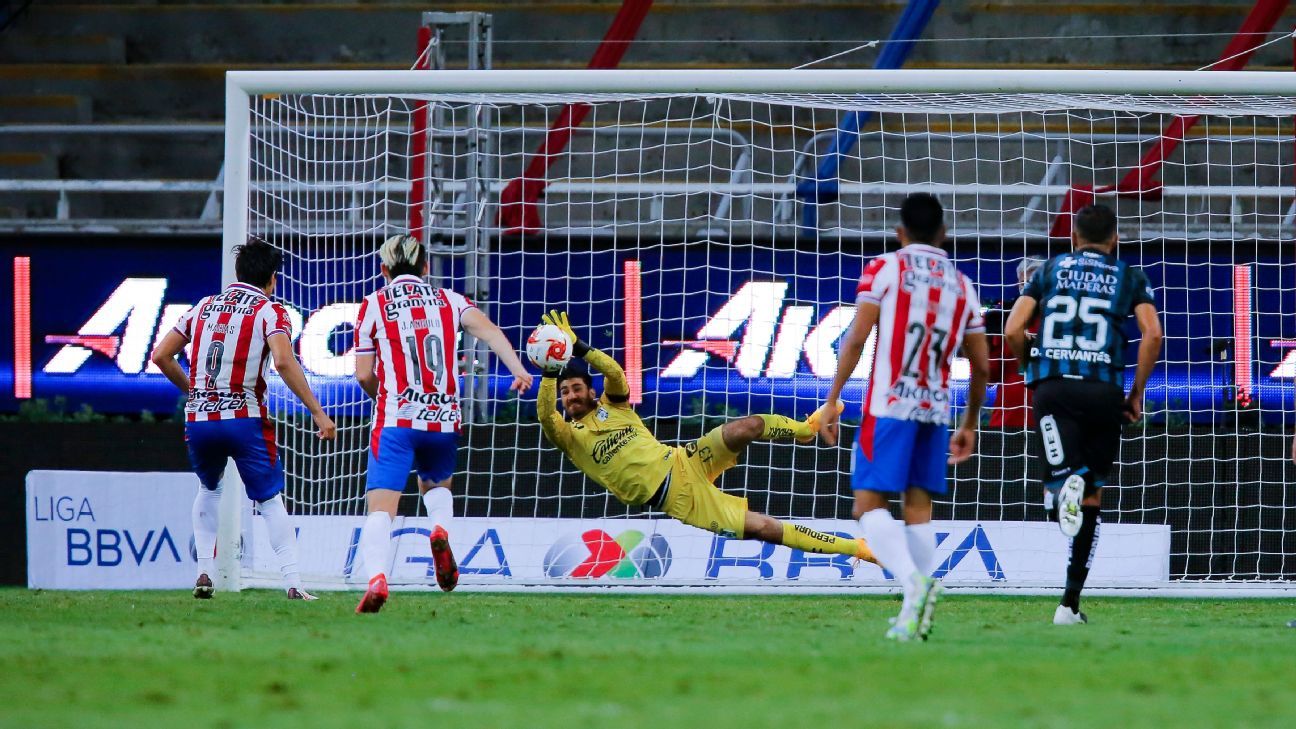 Gil Alcalá, el salvador de Gallos que le arranca un punto a Chivas
