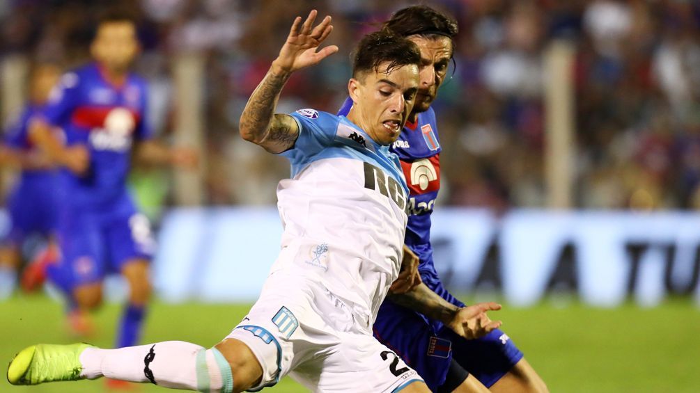 Racing intimó al Porto por una deuda que mantiene por Saravia