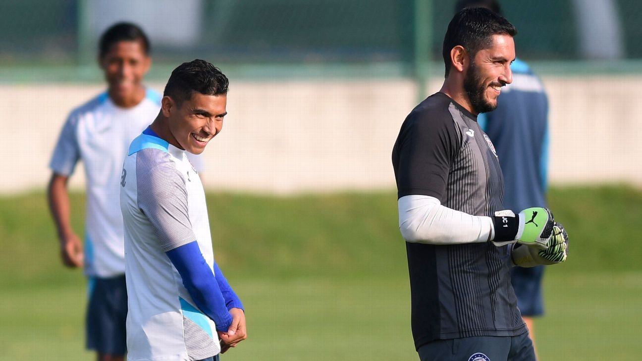 Cruz Azul, en pláticas para renovar a Jesús Corona y Orbelín Pineda; habrá facilidades para ir a Europa