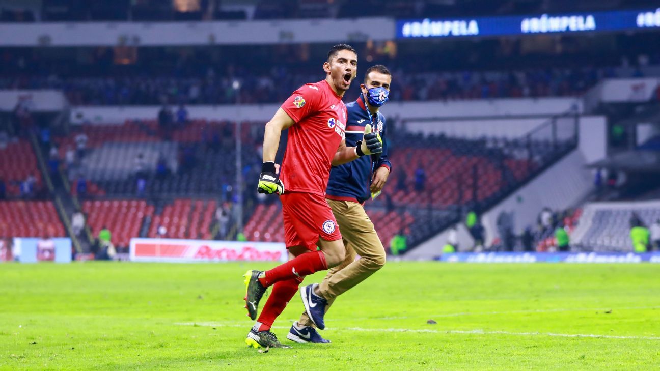 Chuy Corona quiere terminar su carrera en Cruz Azul