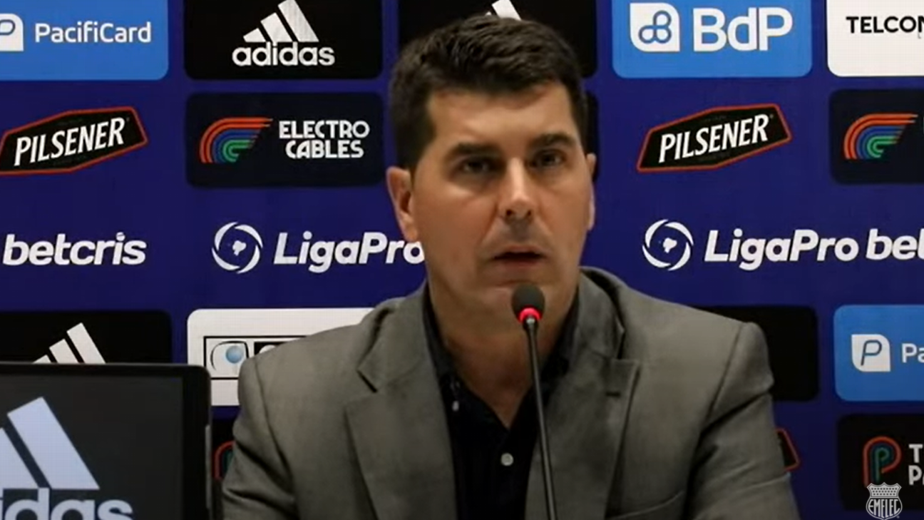 Ismael Rescalvo abandonó la rueda de prensa tras el duelo con Universidad Católica