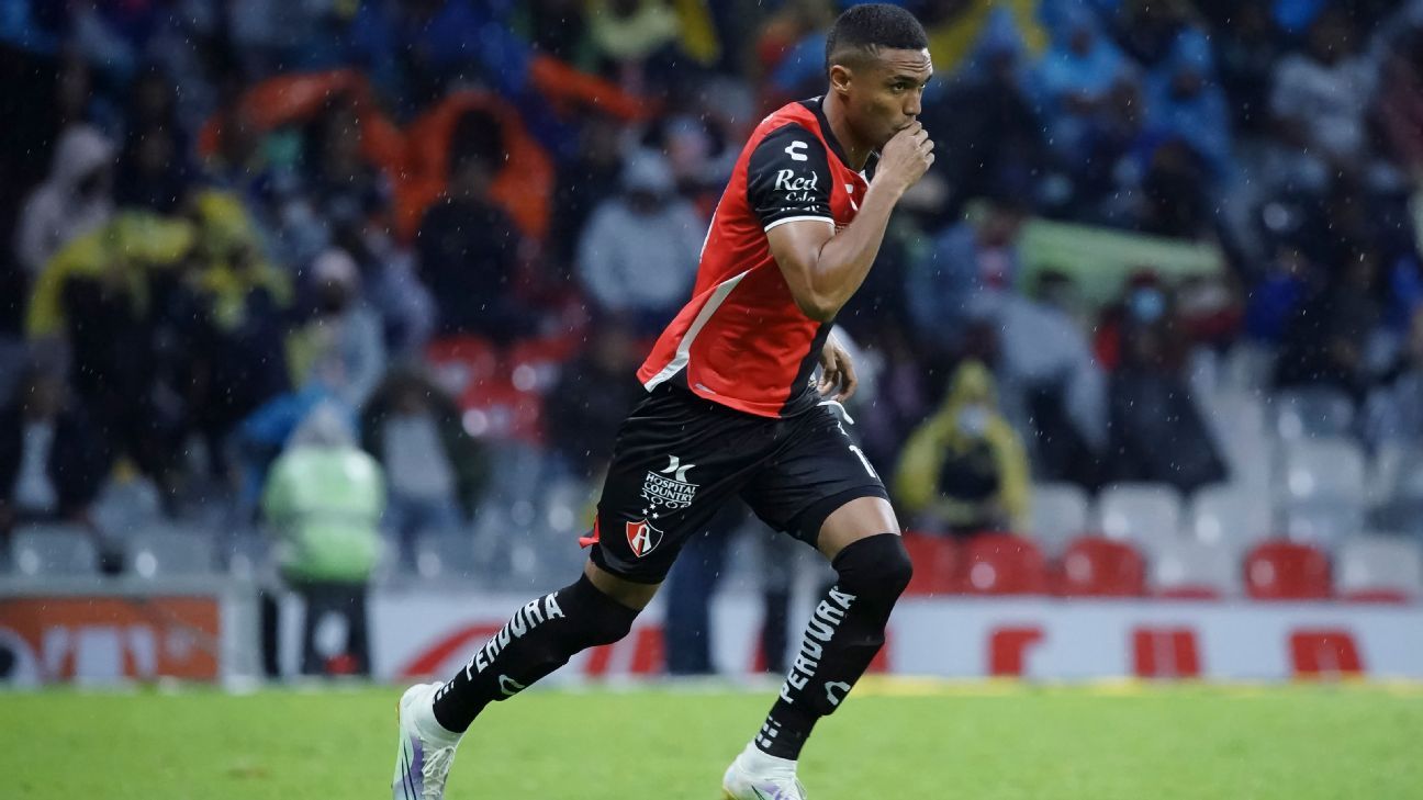 Mauro Manotas estará fuera hasta nueve meses tras operación por lesión