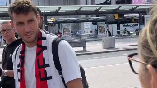 Santiago Giménez ya está en Países Bajos: 