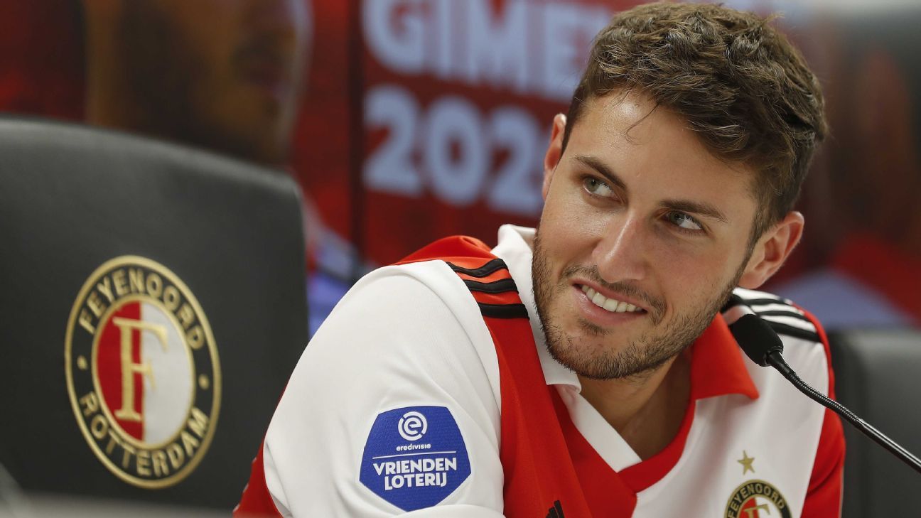 Santi Giménez volverá a México para tramitar visa de trabajo y no tiene fecha de debut con el Feyenoord