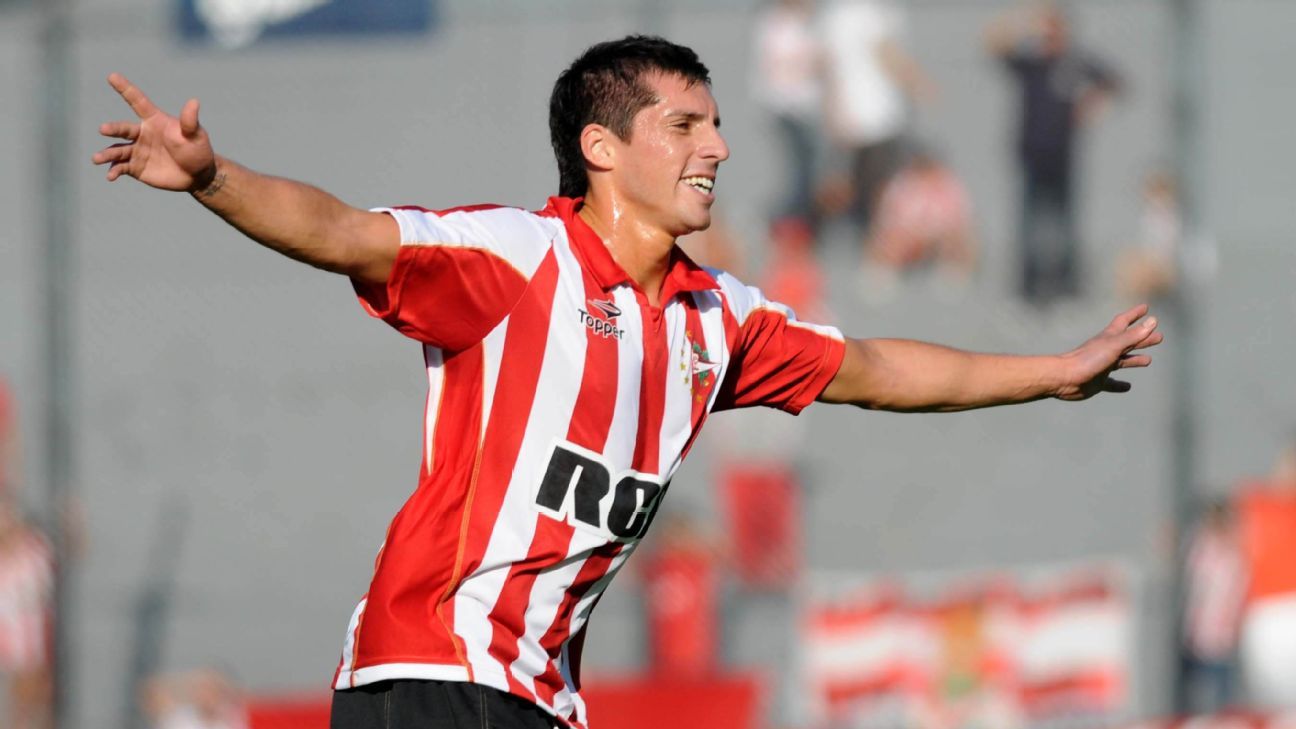 Estudiantes LP hizo oficial el regreso de José Sosa