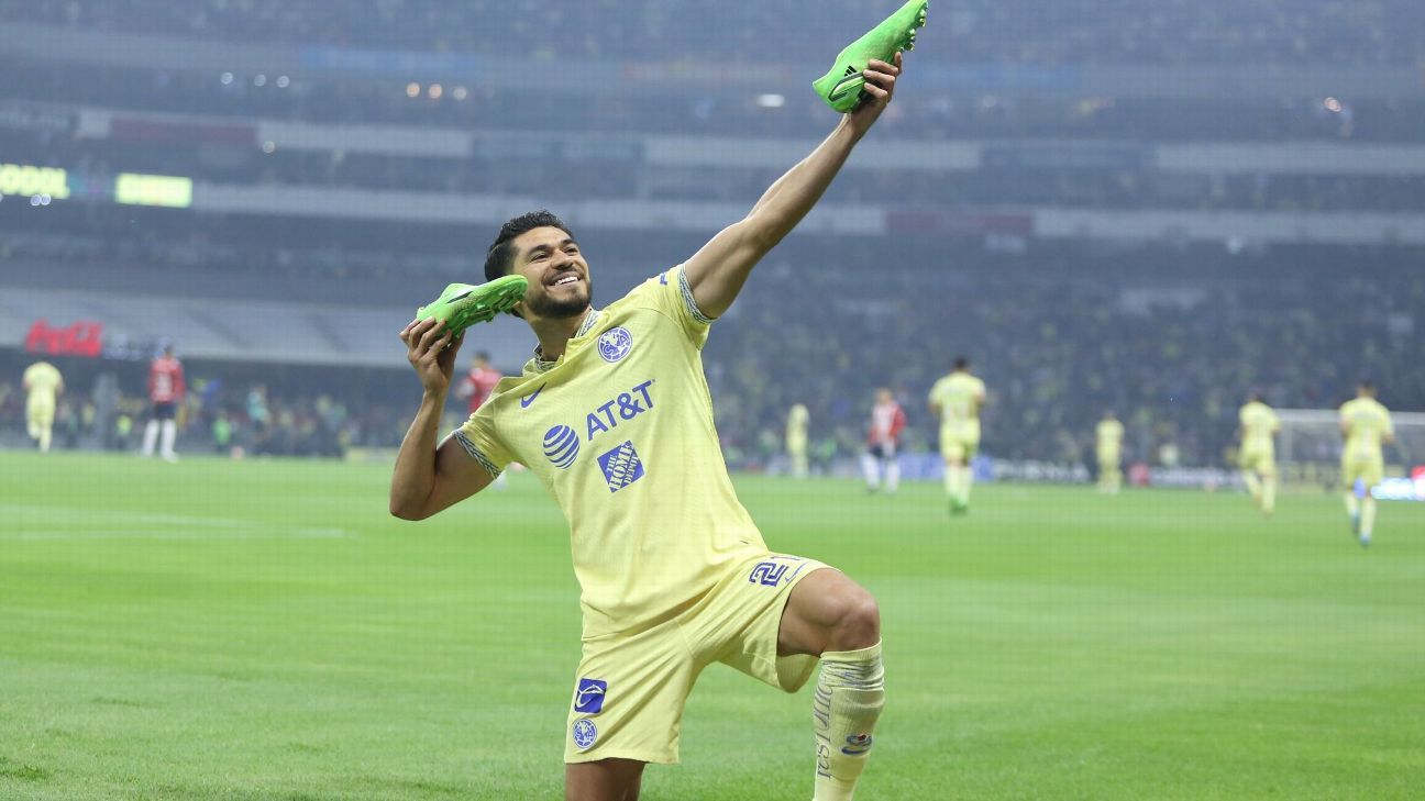 Henry Martín festeja a lo Cuauhtémoc Blanco en el Clásico ante Chivas