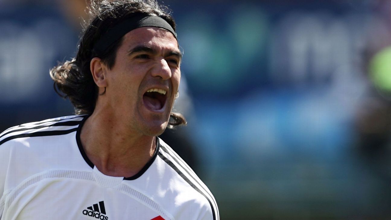 Ariel Ortega and the last goal against Boca in a Superclásico.