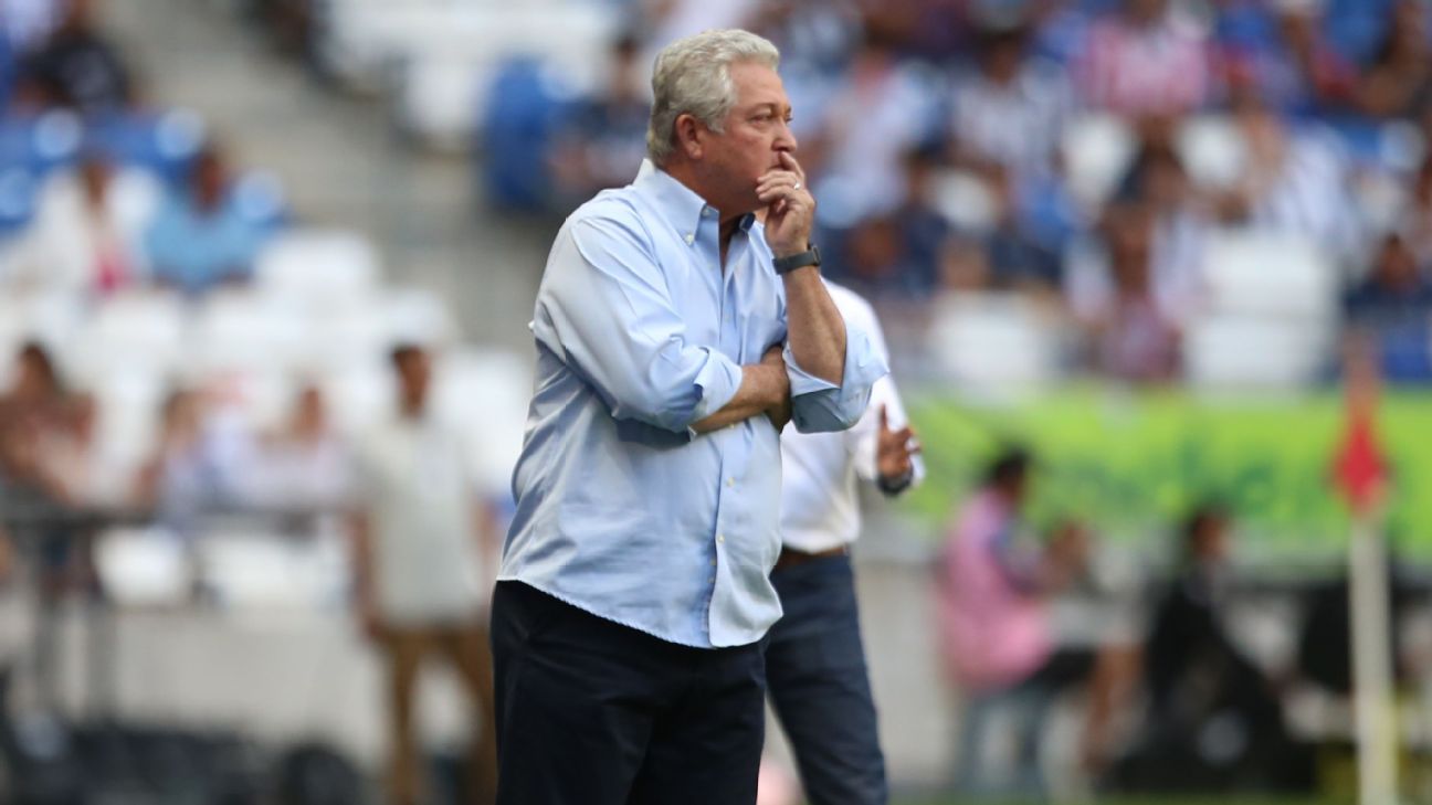 Victor Manuel Vucetich will not rush Rogelio Funes Mori's starting role.