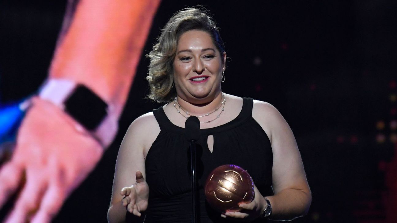 Mila Martínez, lista para entrenar un equipo varonil en México - ESPN