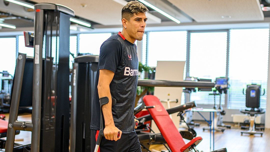 Hincapié continúa con su recuperación en Leverkusen - ESPN