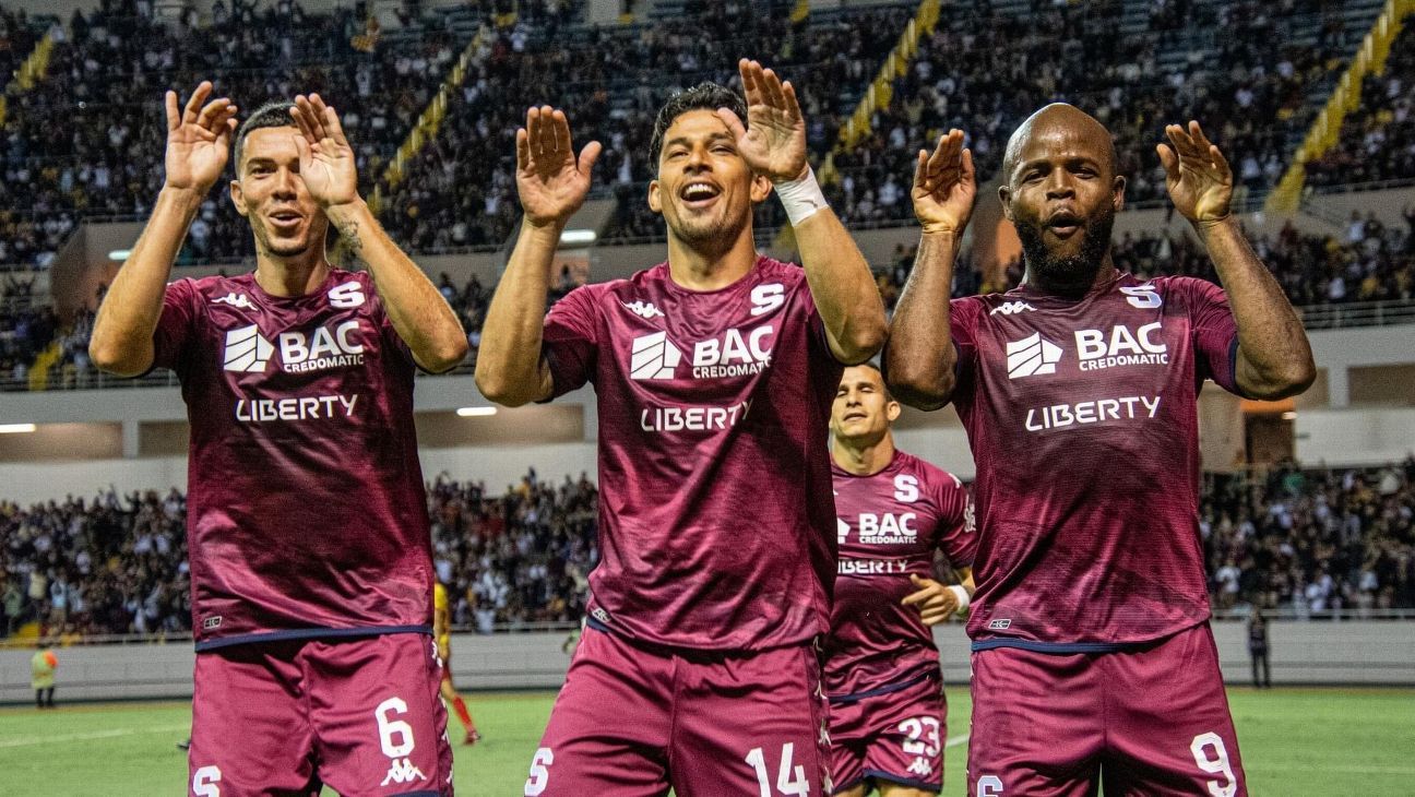 Saprissa conquista la Supercopa tras vencer a Herediano sin Mariano Torres y con uno menos - ESPN