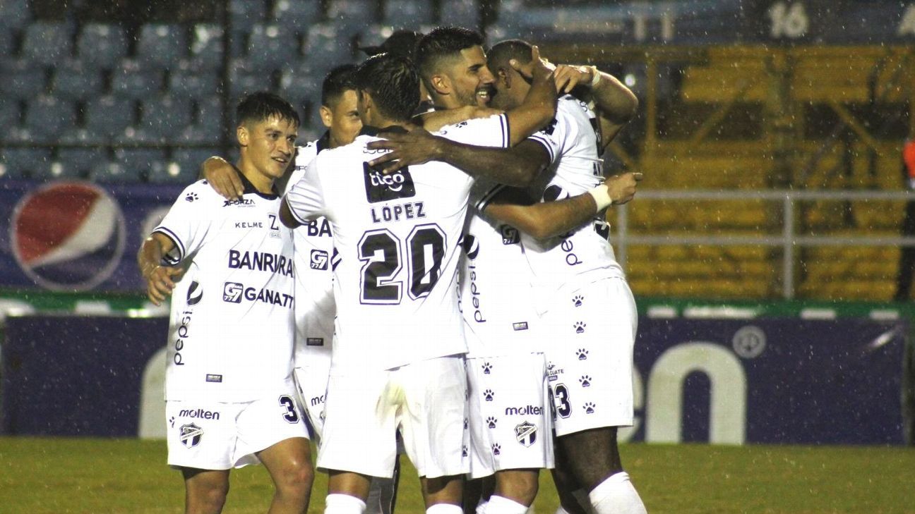 ¡Con sabor sudamericano! Comunicaciones encuentra la victoria y sin problemas doblega a Cobán Imperial - ESPN