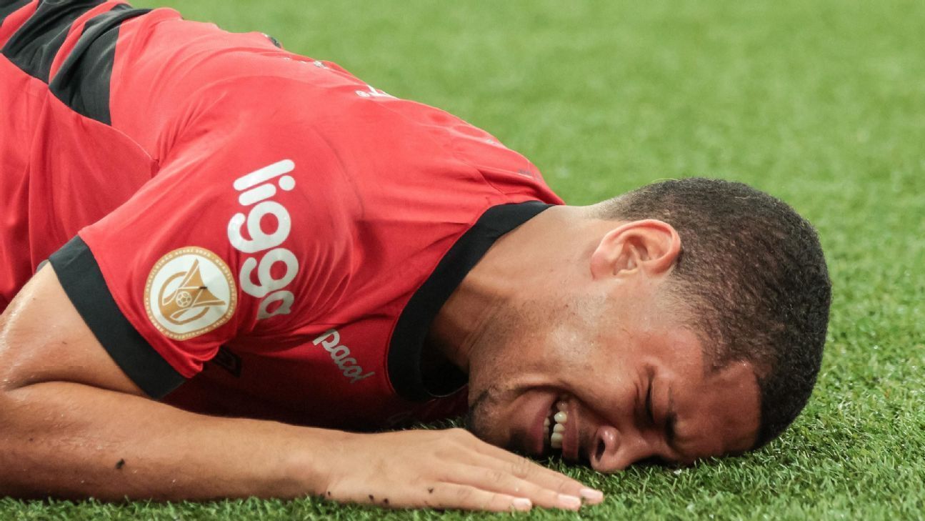 Vitor Roque sufre rotura de ligamentos a pocos meses de dirigirse al Barcelona - ESPN