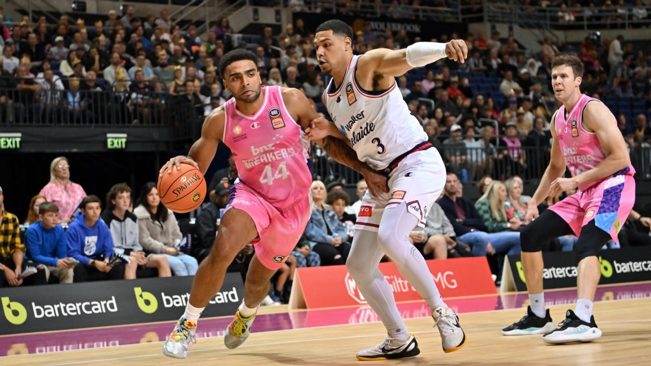NBL Round 9: New Zealand Breakers defy coach's ejection to overcome Adelaide 36ers - ESPN