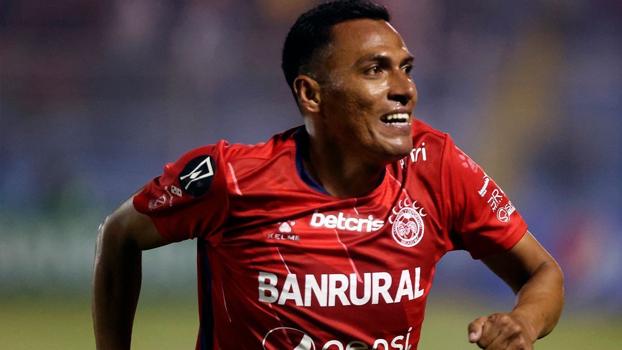 El líder Achuapa descuenta en lo último y sigue con vida ante el campeón Xelajú MC - ESPN