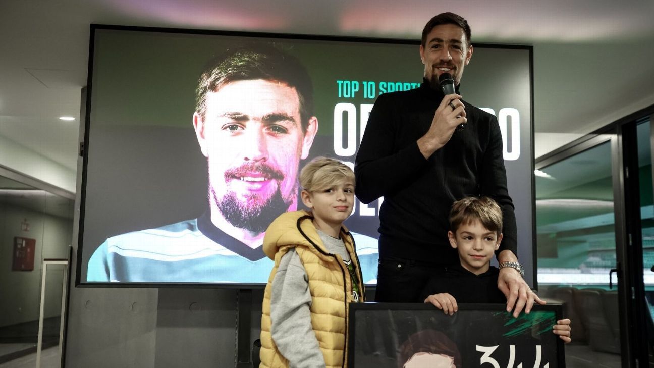 Sebastián Coates fue homenajeado por el Sporting Lisboa tras haber hecho historia - ESPN