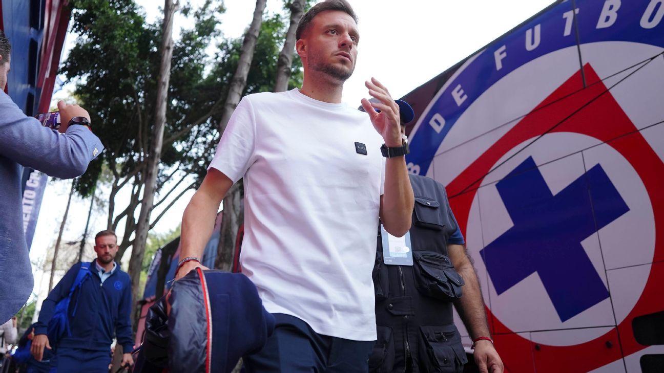 Afición de Cruz Azul recibió con abucheos a Martín Anselmi en su debut - ESPN