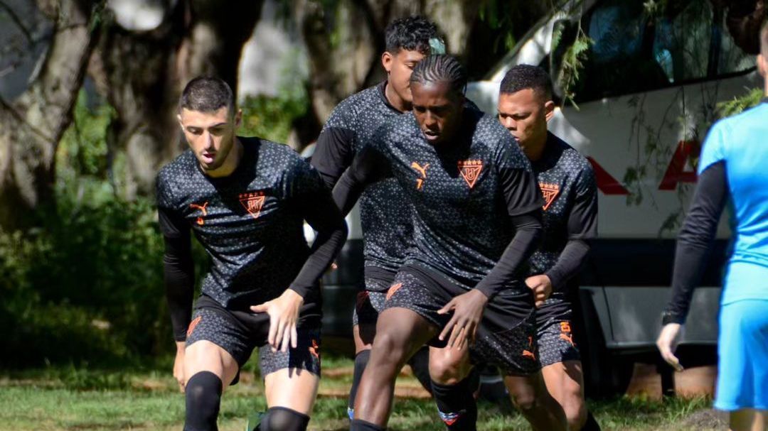 Liga vence a Técnico Universitario y Alcácer configura el equipo titular - ESPN