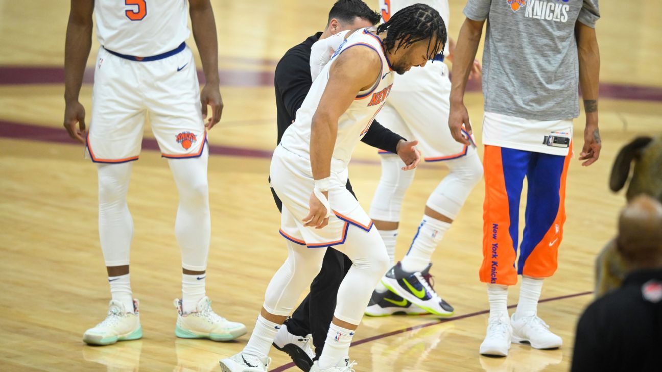 Knicks All-Star Jalen Brunson suffers bruised knee vs. Cavs - ESPN
