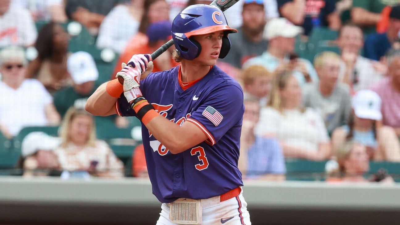 Clemson's Jack Crighton ejected in NCAA super regional against Florida - ESPN
