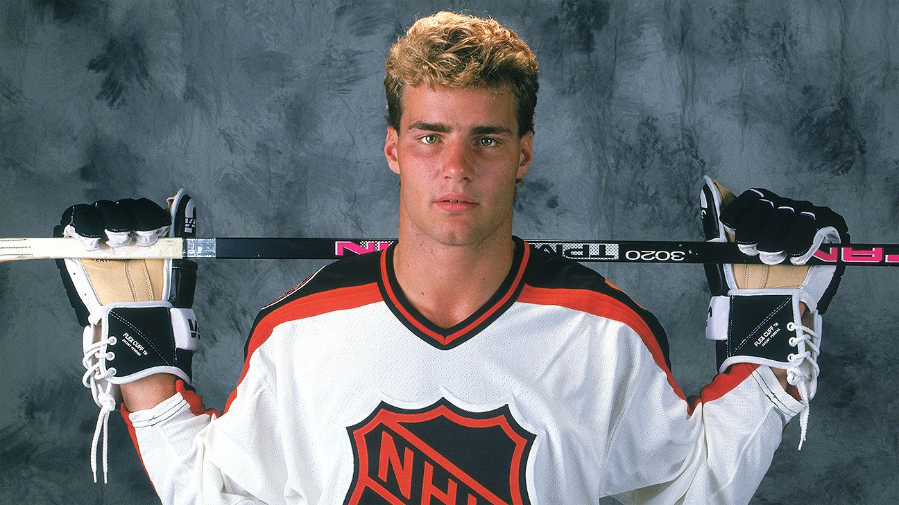 Eric Lindros headlines Class of 2016 for Hockey Hall of Fame