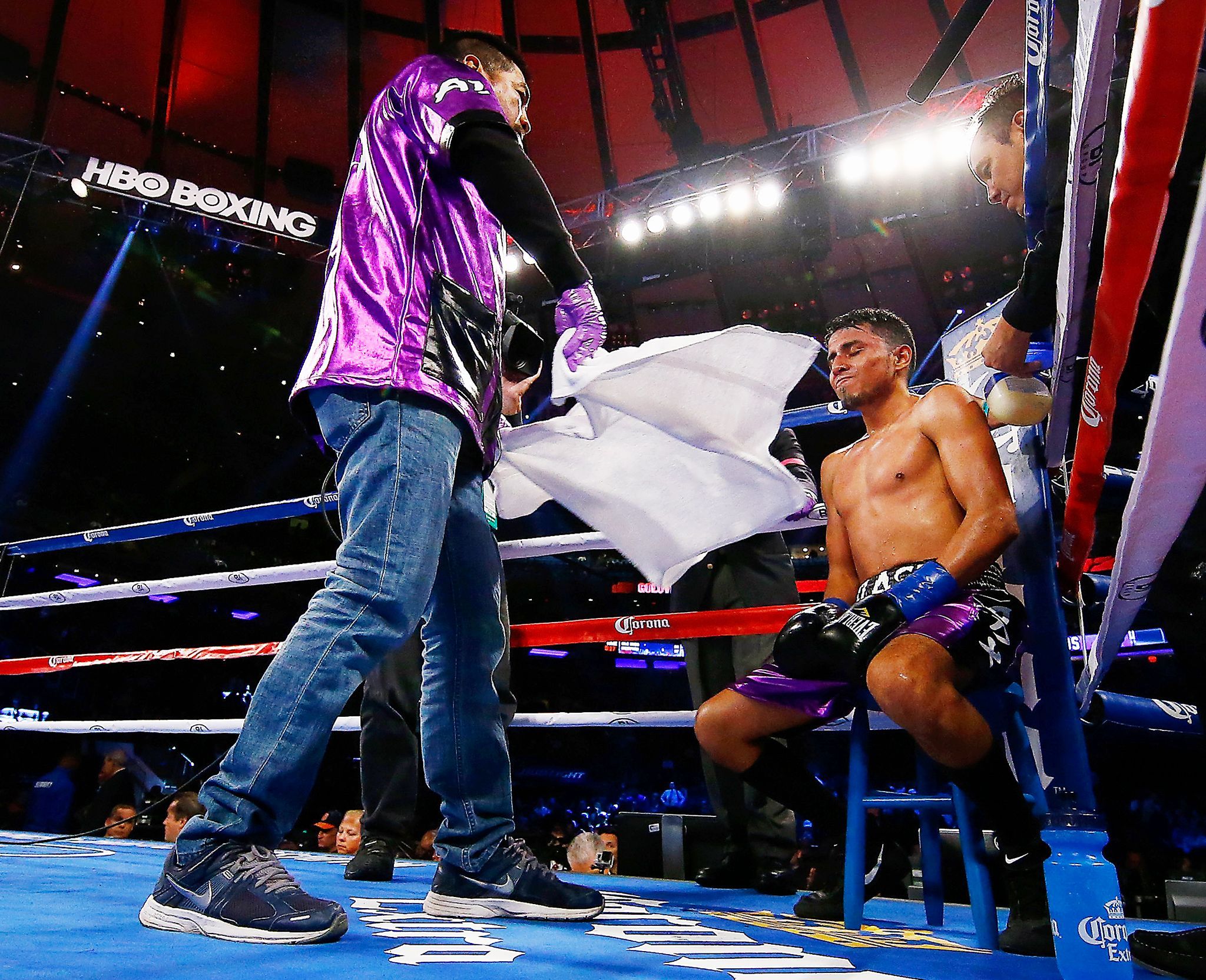 Lamont Roach Jr, Jose Bustos