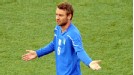 Daniele de Rossi shows his frustration.