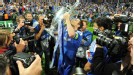 Frank Lampard kisses the Champions League trophy