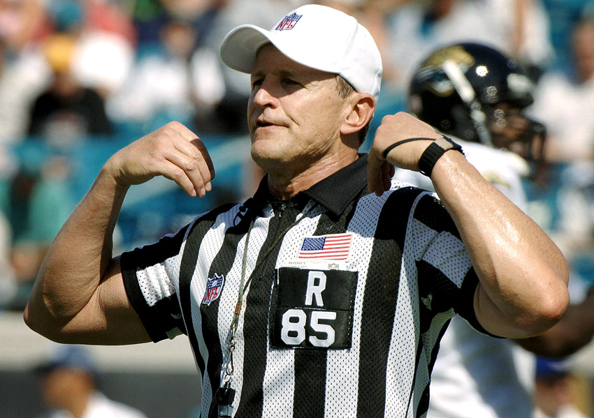 Buff NFL referee Ed Hochuli calling it a career