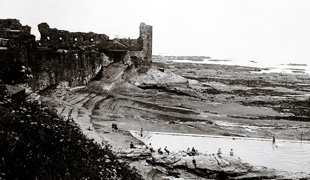 St Andrews Golf Co Black and White Wall Art. St Andrews 