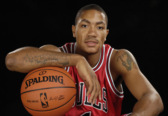 This is obviously not the photo of D-Rose flashing gang signs.