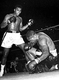 Muhammad Ali/Archie Moore (kneeling)