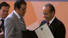 El jugador Cuauht�moc Blanco rob� c�maras en la premiaci�n
