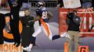 Tim Tebow brill� en su primer partido de playoffs al lanzar tres pases de anotaci�n y hacer touchdown por tierra, para guiar a los Broncos a un triunfo de tiempo suplementario sobre los Steelers.
